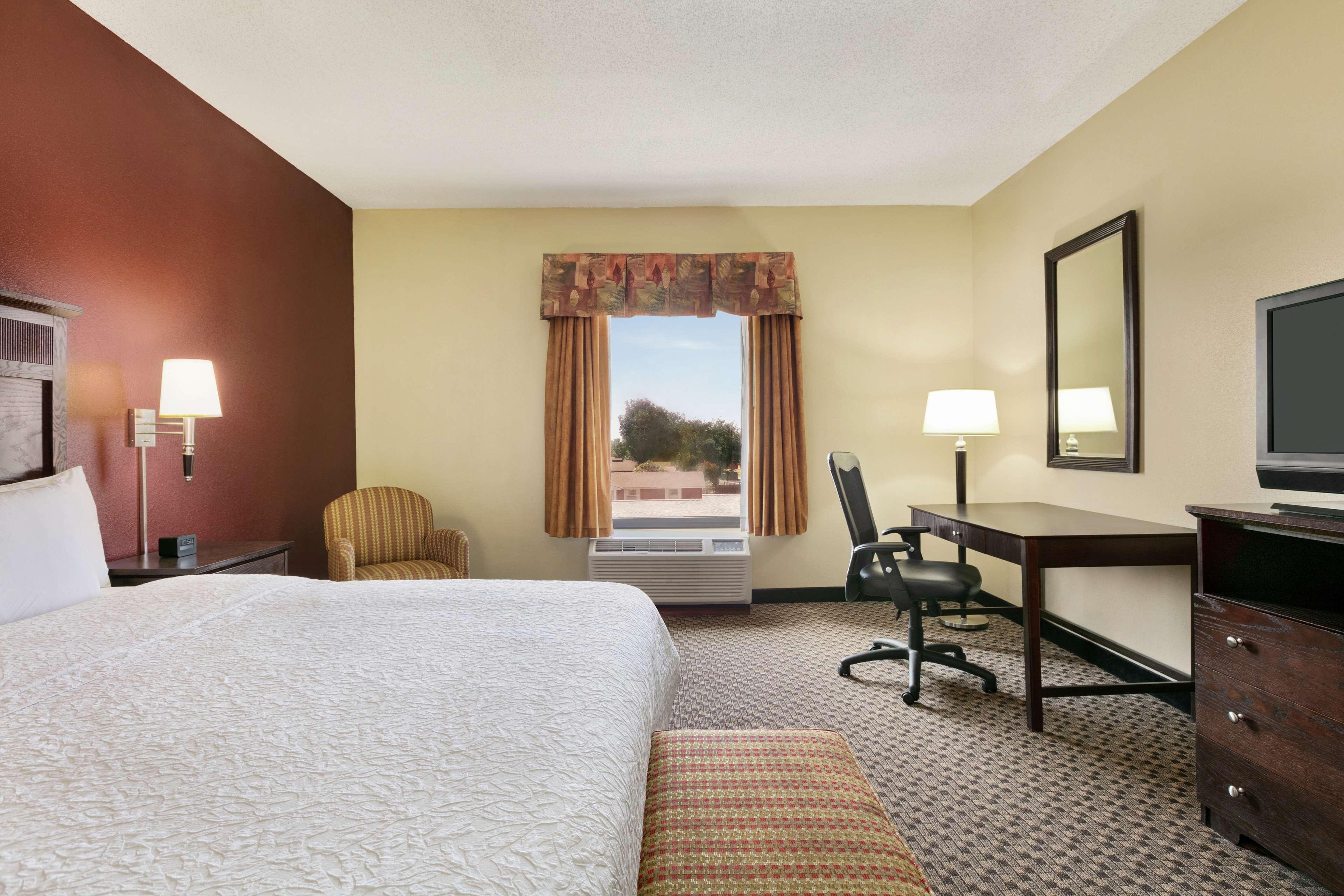 Hampton Inn & Suites Lawton Ngoại thất bức ảnh