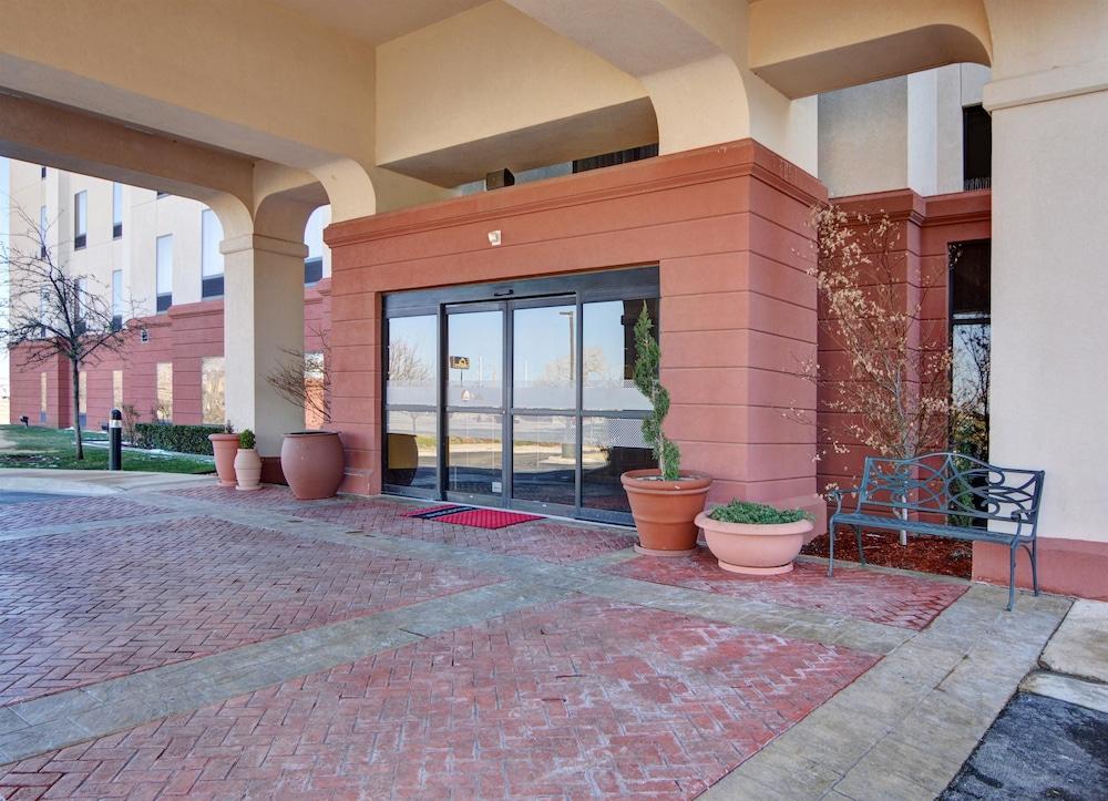 Hampton Inn & Suites Lawton Ngoại thất bức ảnh
