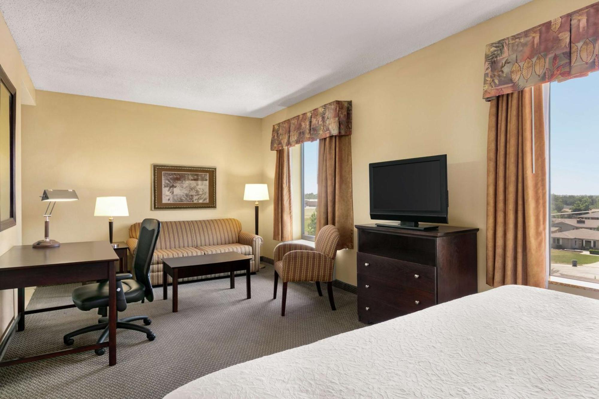 Hampton Inn & Suites Lawton Ngoại thất bức ảnh