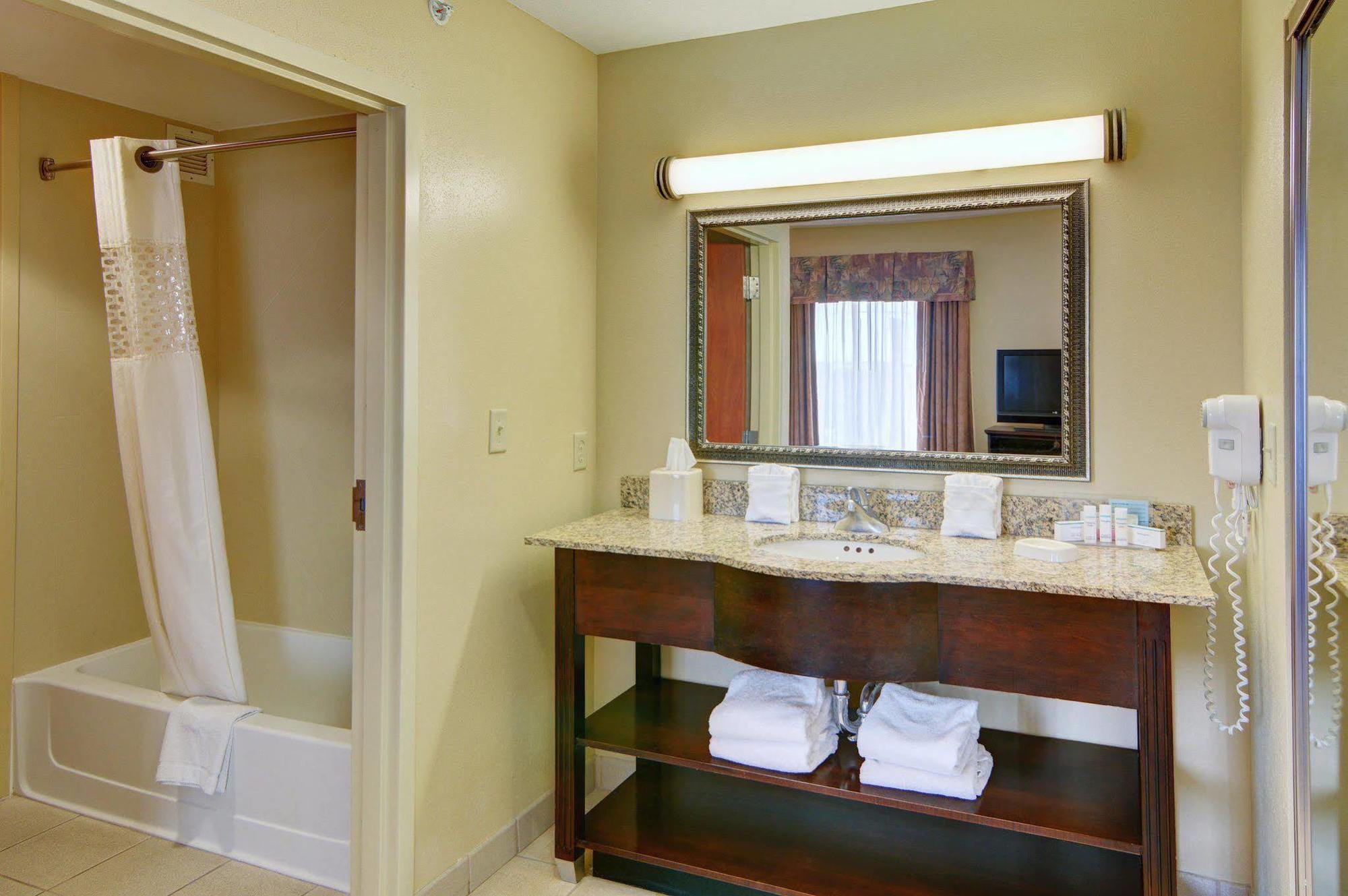 Hampton Inn & Suites Lawton Ngoại thất bức ảnh